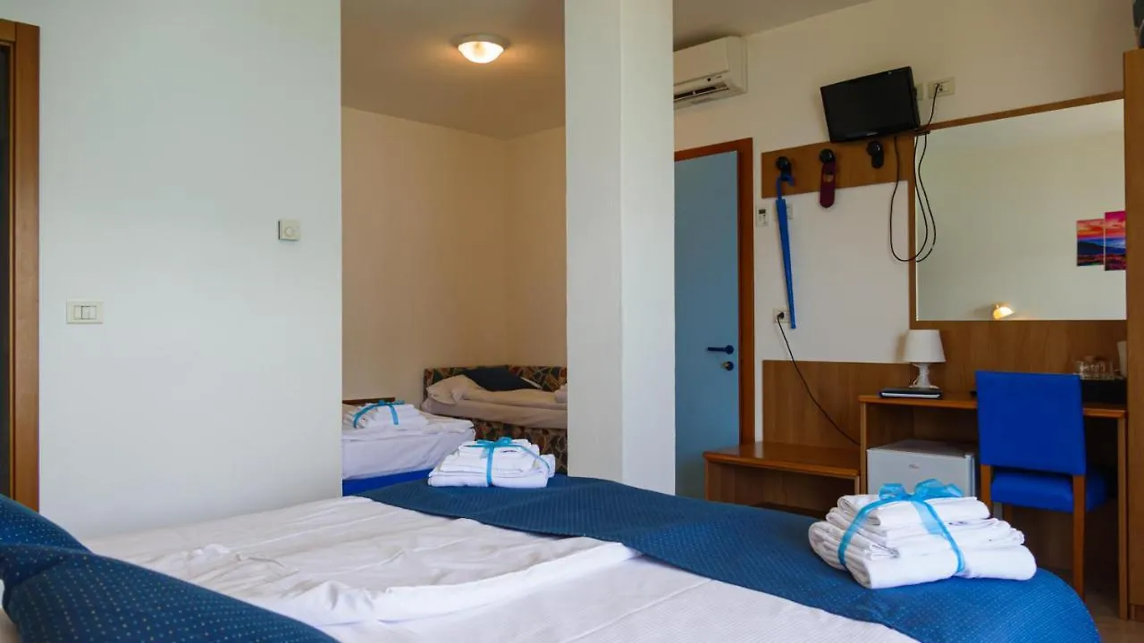 Hotel Casa Marinella Malcesine 3*,